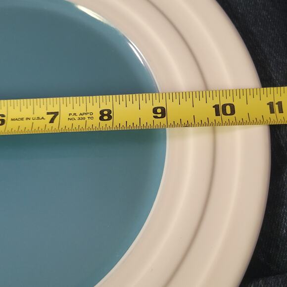 Isaac Mizrahi NY Dinner Plates Caribbean Blue Embossed White Large Rim Set of 2 - Picture 8 of 8